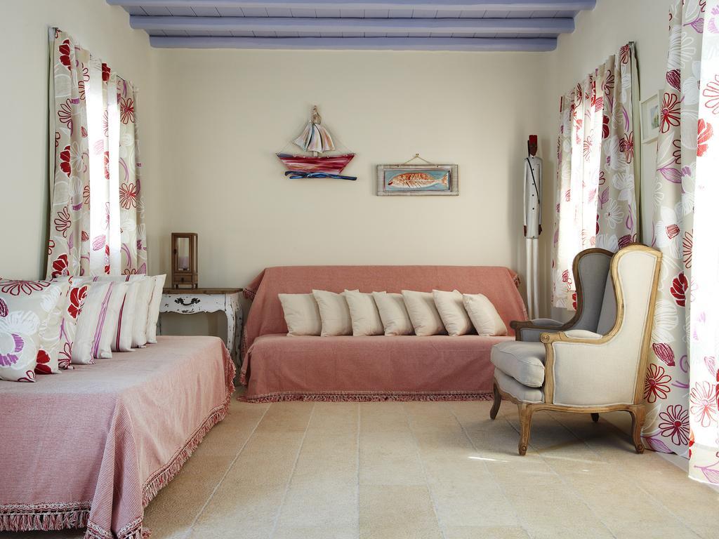 Gt Luxury Suites Ornos  Room photo