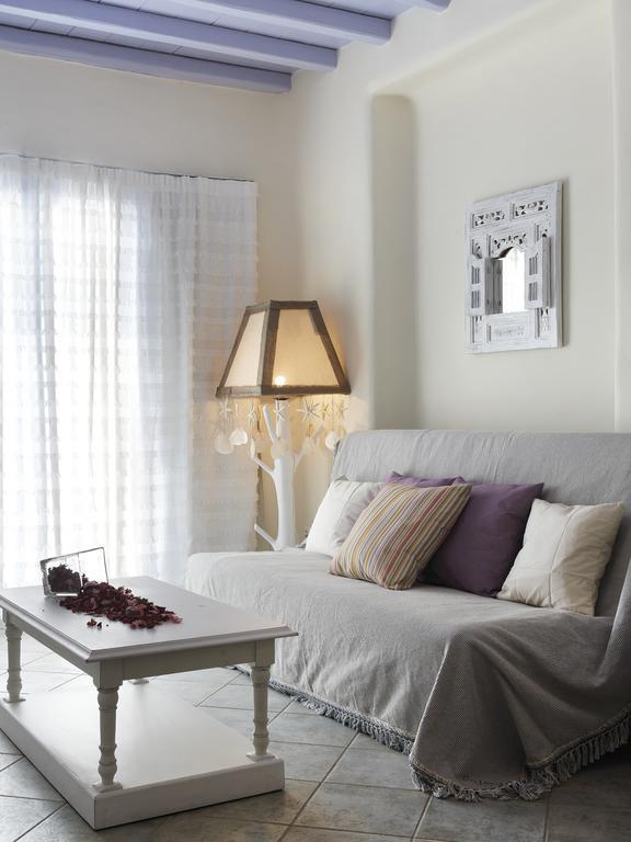 Gt Luxury Suites Ornos  Room photo